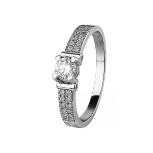 Кольцо из золота с бриллиантами выращенными