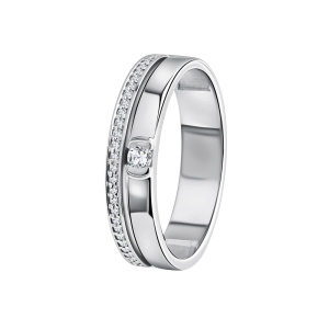 Обручальное кольцо из золота с бриллиантами