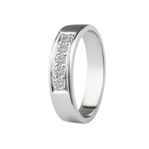 Обручальное кольцо из золота с бриллиантами