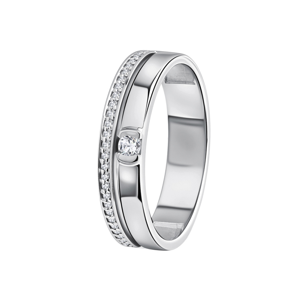 Обручальное кольцо из золота с бриллиантами