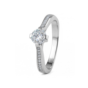 Кольцо из золота с бриллиантами выращенными