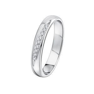 Обручальное кольцо из золота с бриллиантами