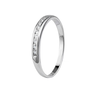 Обручальное кольцо из золота с бриллиантами