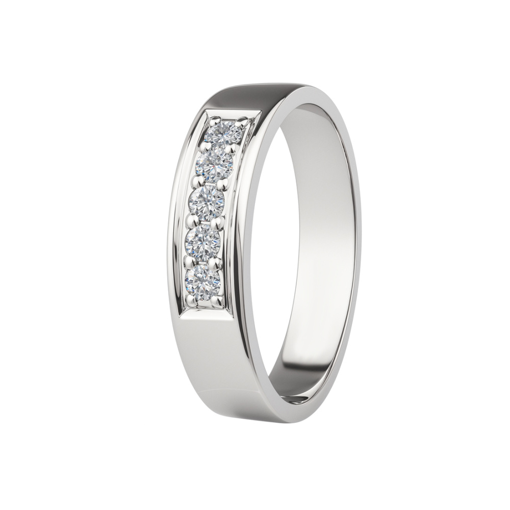 Обручальное кольцо из золота с бриллиантами