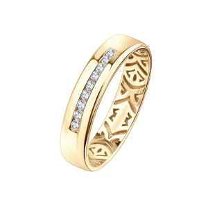 Обручальное кольцо из золота с бриллиантами